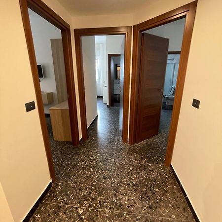 Hotel Due Passi Dal Mare Savona Exterior foto