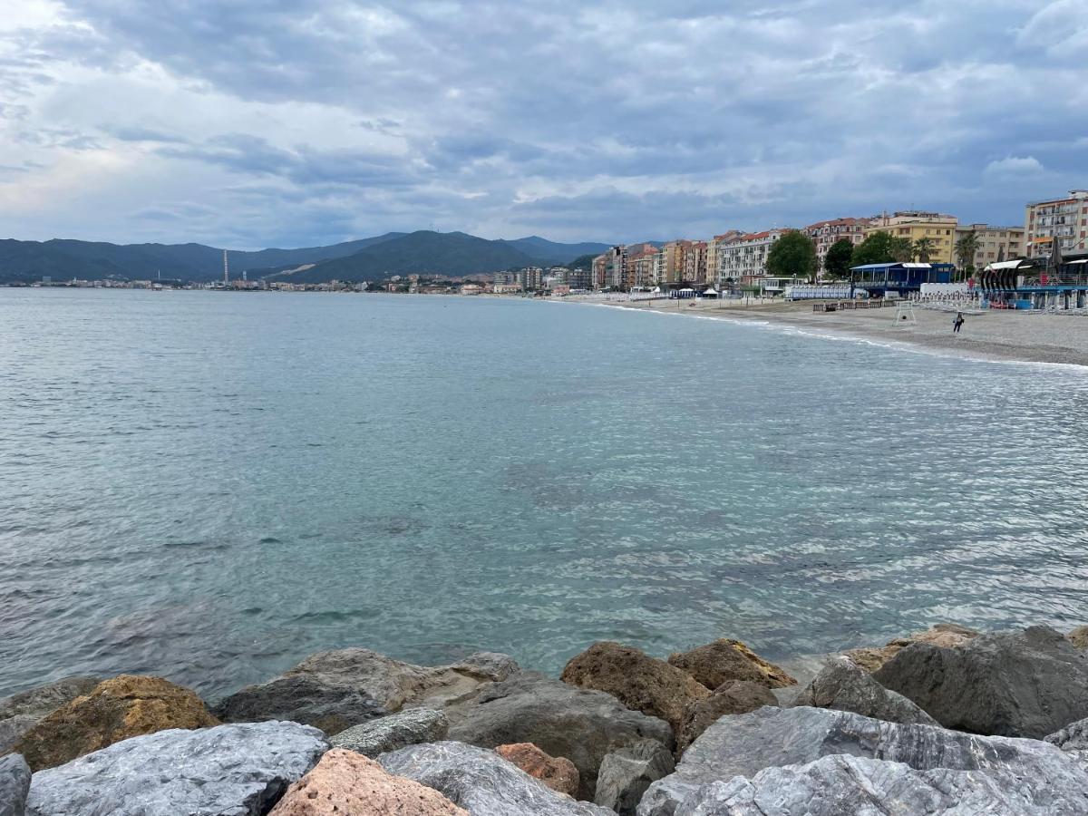 Hotel Due Passi Dal Mare Savona Exterior foto